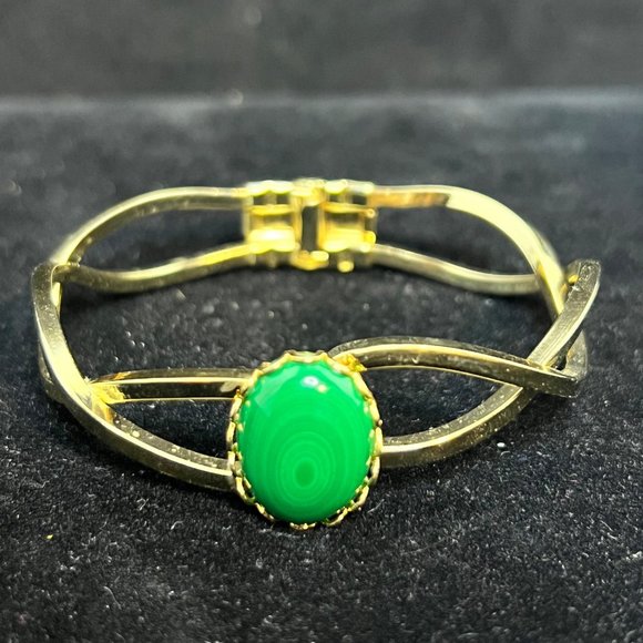 Unbranded Jewelry - Vintage Gold Tone Green Glass Stone Hinged Bracelet (3499)